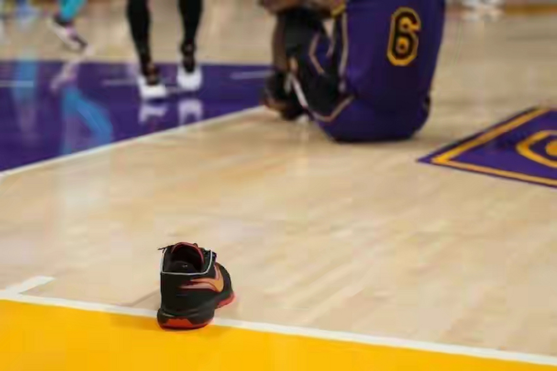 官方网站-湖人队惨败后更衣室爆发冲突，主帅回应，推荐详细已经现在相关所以内容.的简单介绍-官方网站