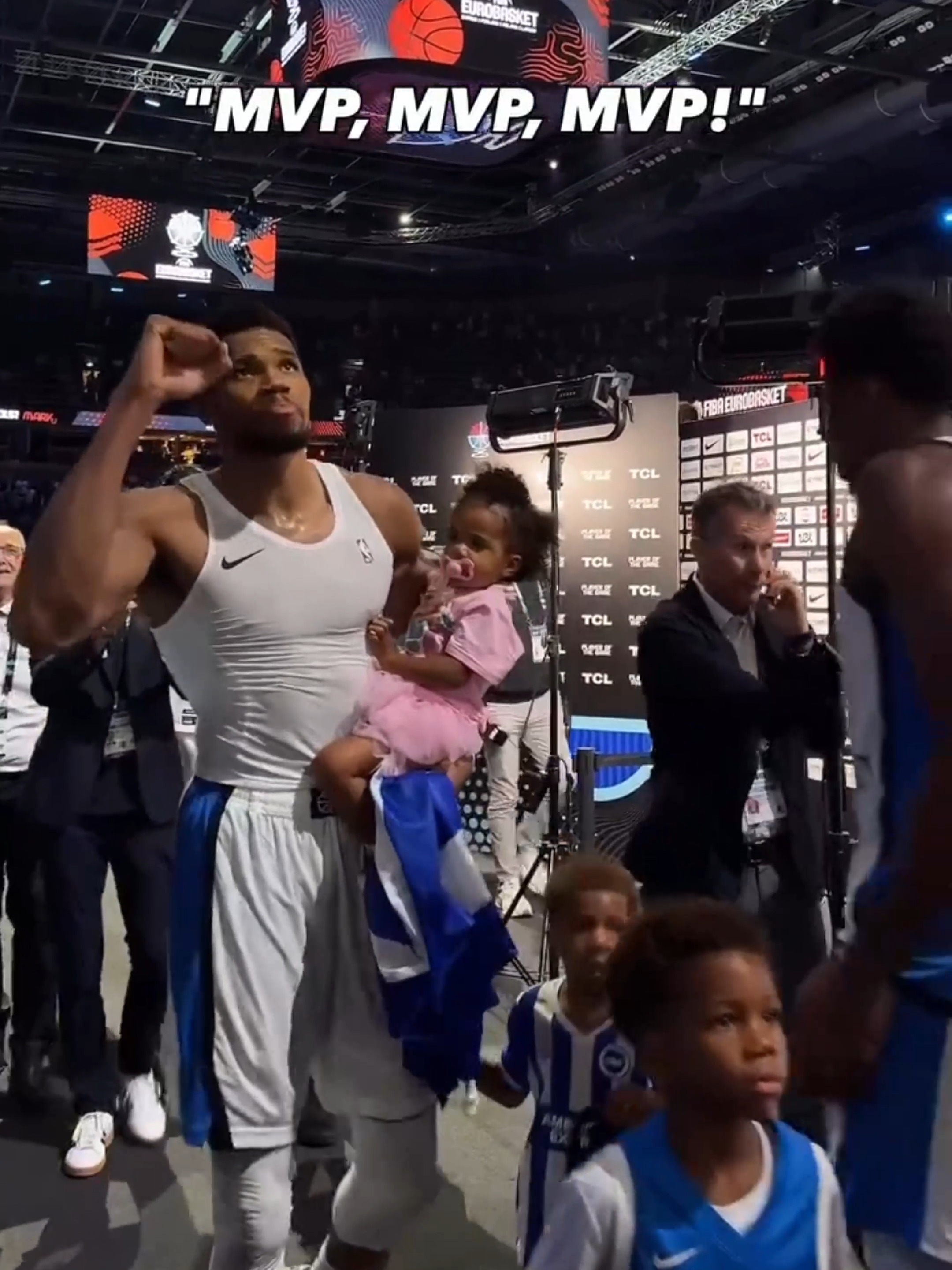 官方网站-字母哥迎来三赛季出色发挥,法国队观众热烈欢呼!上演精彩一战的简单介绍-官方网站