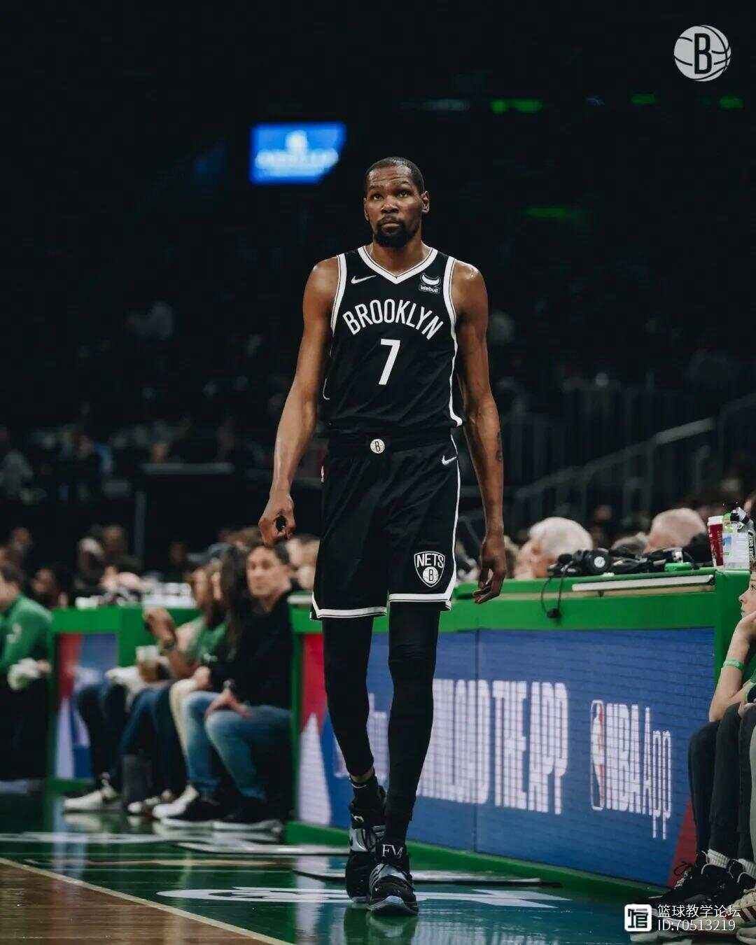 亚博-阿扎伦卡与30激战切尔西分钟,最后时刻胜出胜负难料!,塔图姆焦点对战引发球迷热议的简单介绍-亚博