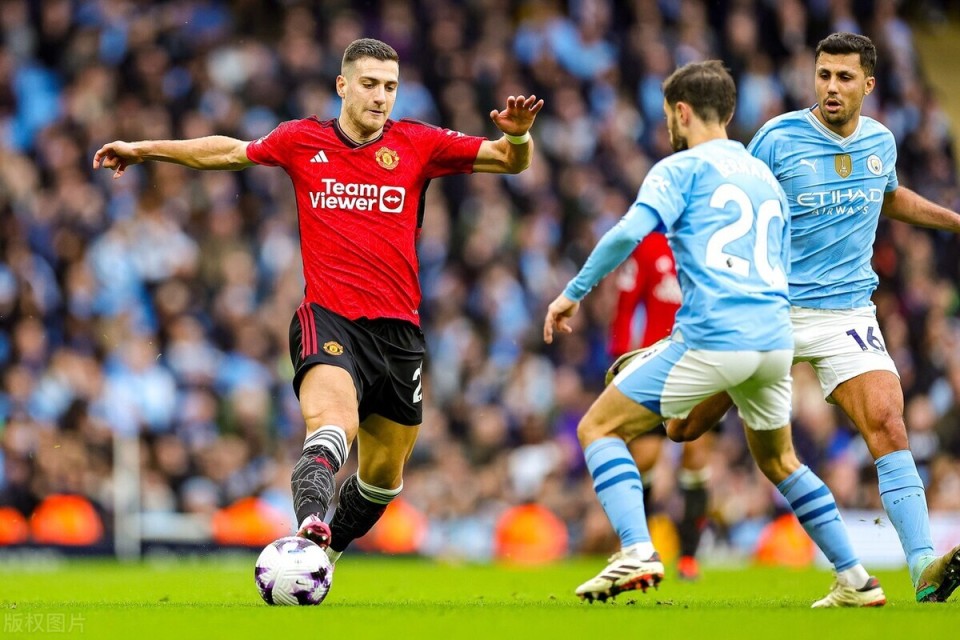 Yabo Sports-赛地聚焦——足总杯清晨热度飙升;上海海港主帅复盘;压力陡增;更衣室氛围转暖-Yabo Sports